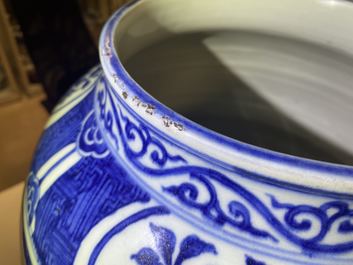 Een Chinese blauw-witte vaas met florale panelen, Wanli